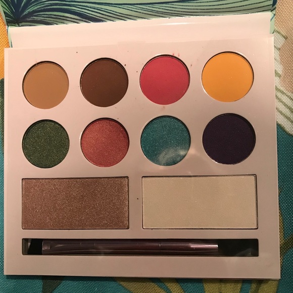 Laura Sanchez Mood Palette - Picture 2 of 5